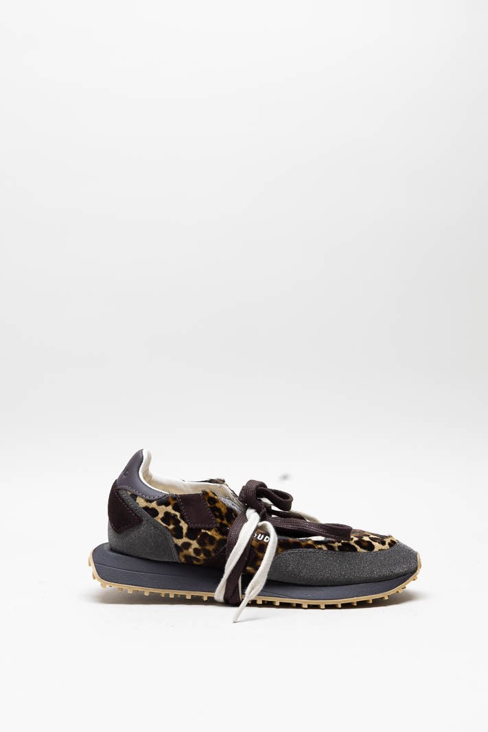 Bruin Sneaker