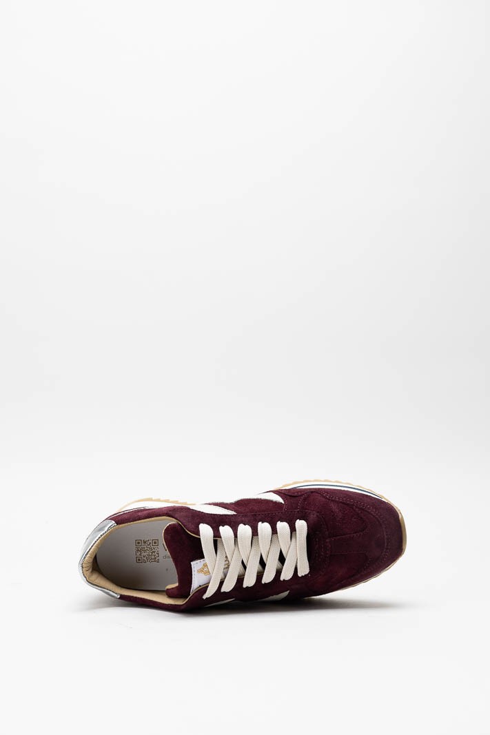 Bordeaux Sneaker image