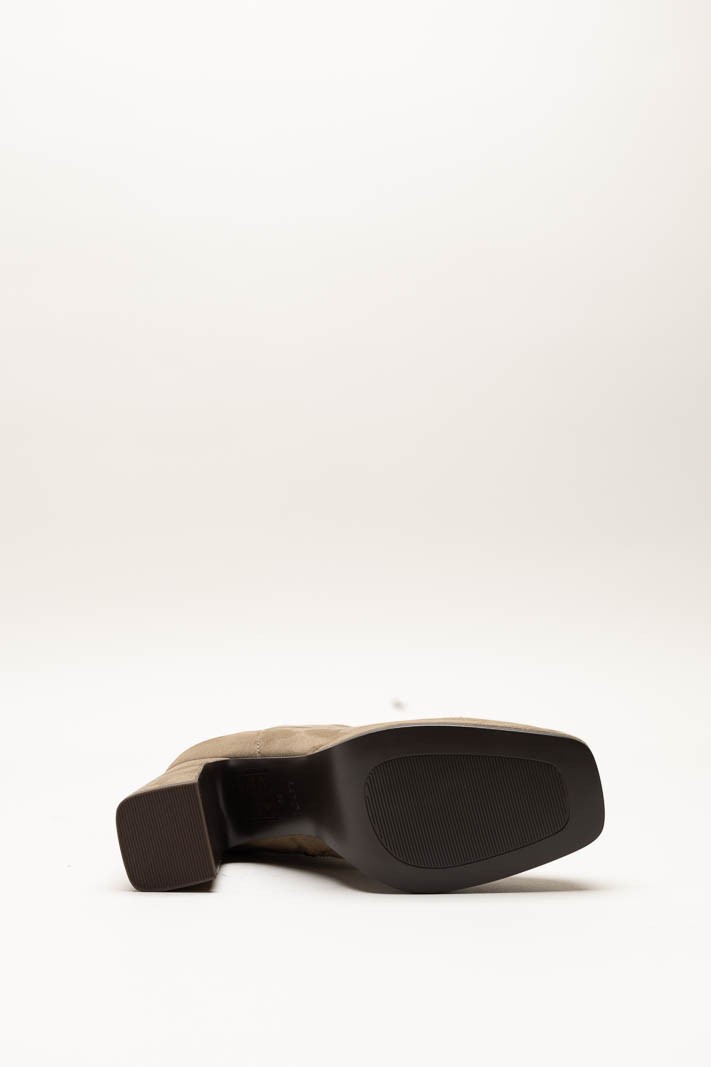 Taupe Enkellaars hak image