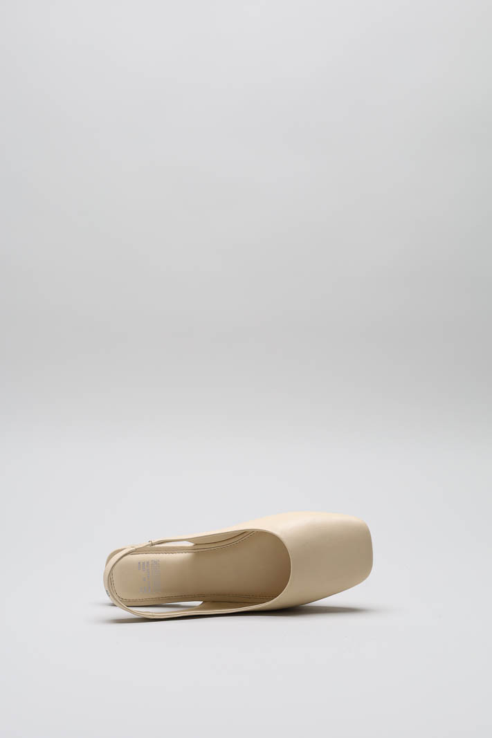 Nude Ballerina image