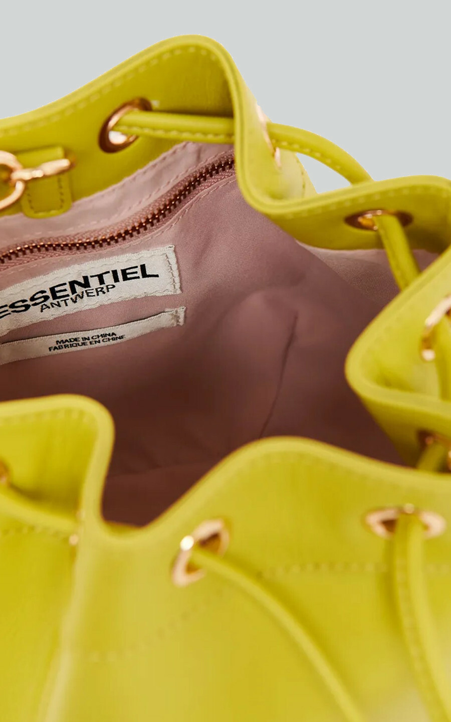 Geel Cross body image