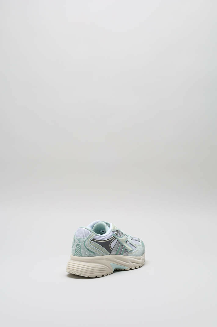 Turquoise Sneaker image