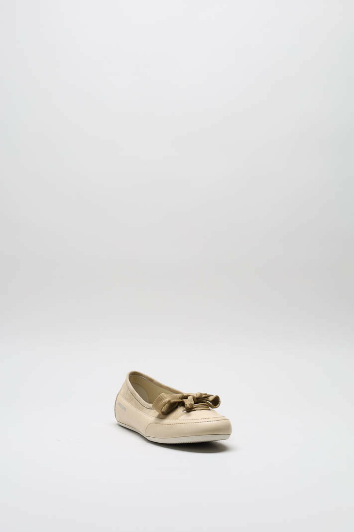 Lichtbeige Ballerina image