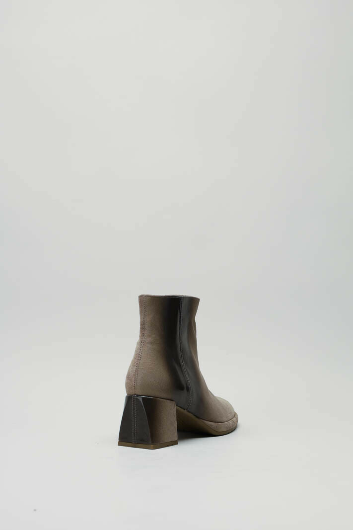 Taupe Enkellaars hak image