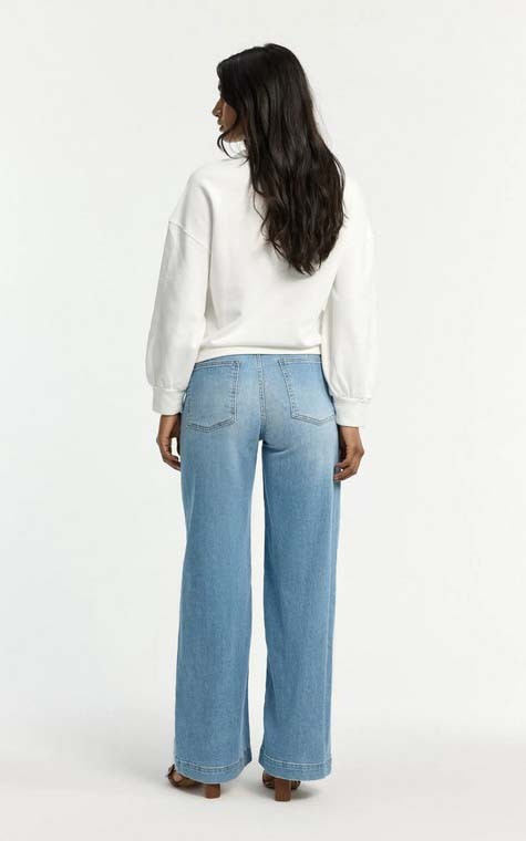 Wit Sweater image