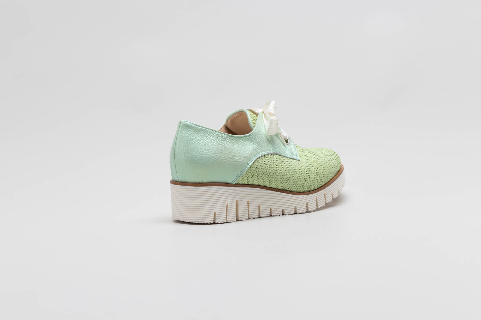 Lichtgroen Veterschoen image