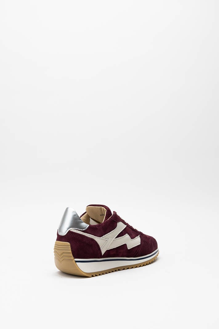 Bordeaux Sneaker image