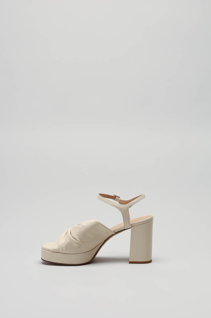 Lichtbeige Sandaal hak image