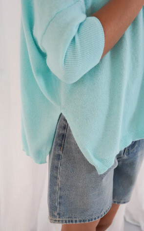 Watergroen Trui image