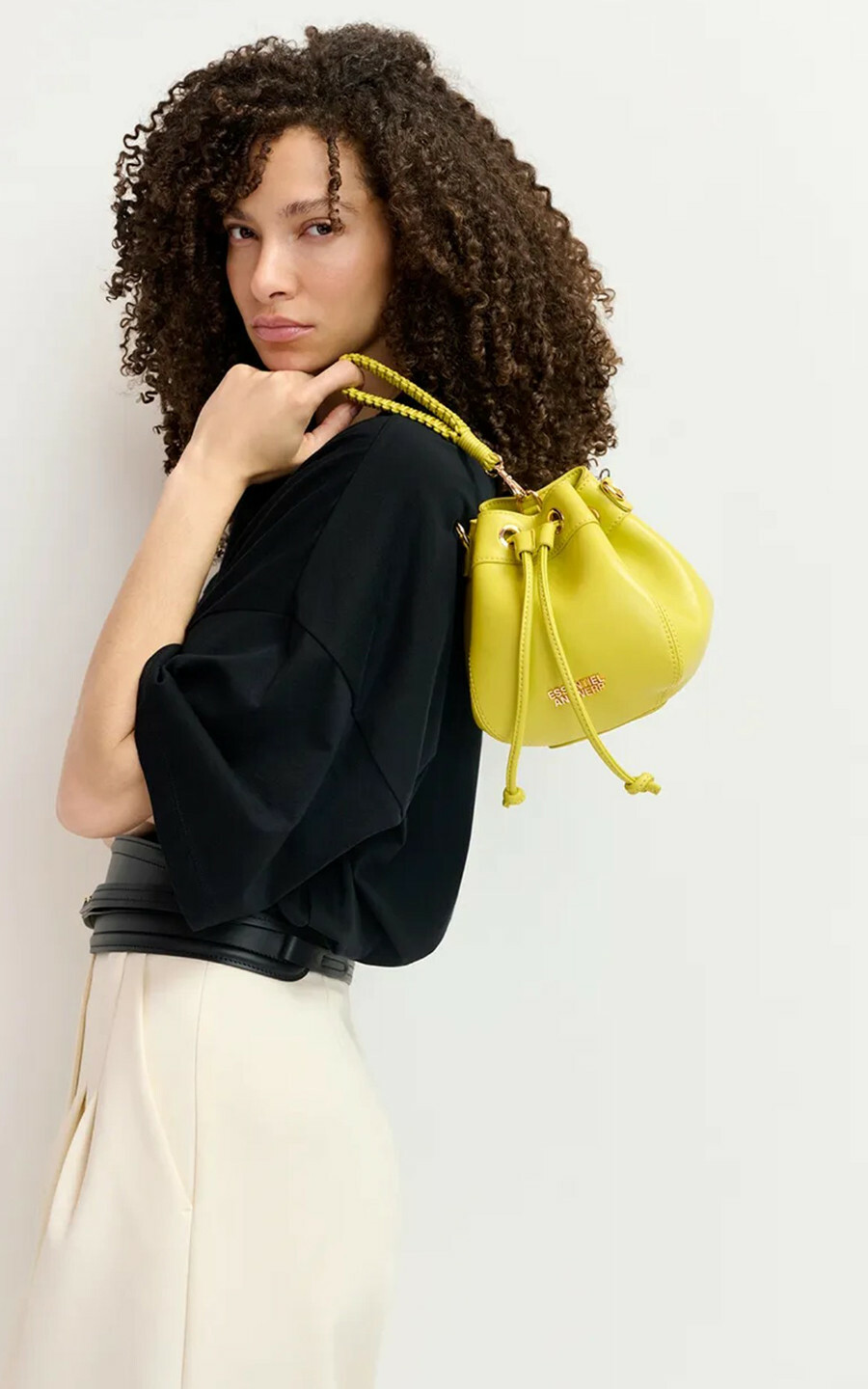 Geel Cross body image