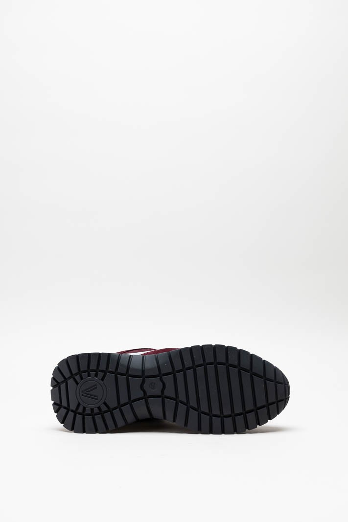 Bordeaux Sneaker image