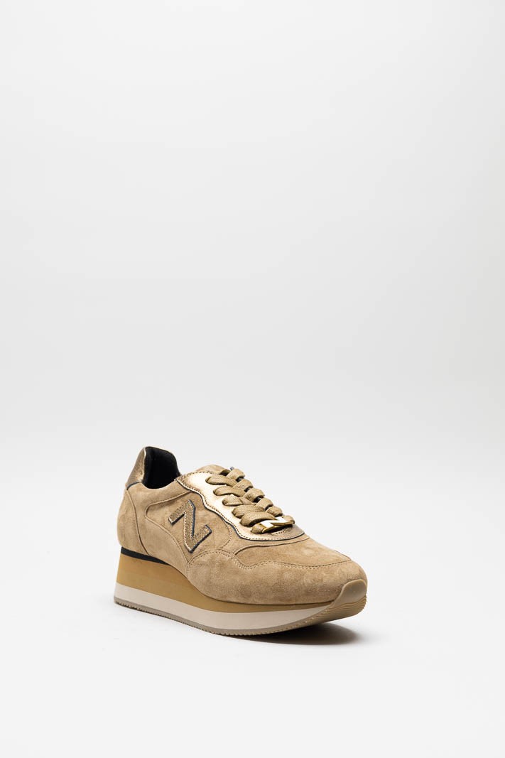 Bruin Sneaker