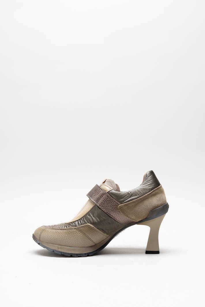 Taupe Pump image
